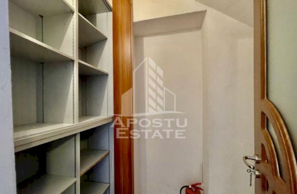 Spatiu Comercial - Birouri de Inchiriat, curte privata, zona Intim