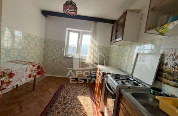 Apartament cu 3 camere, decomandat, situat in zona Sagului