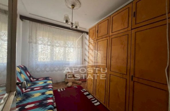 Apartament cu 3 camere, decomandat, situat in zona Sagului