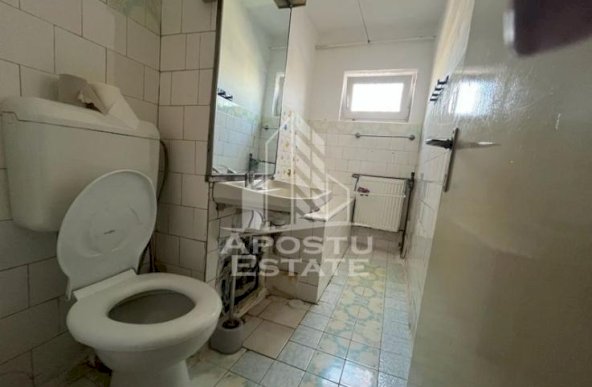 Apartament cu 3 camere, decomandat, situat in zona Sagului