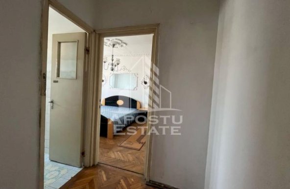 Apartament cu 3 camere, decomandat, situat in zona Sagului