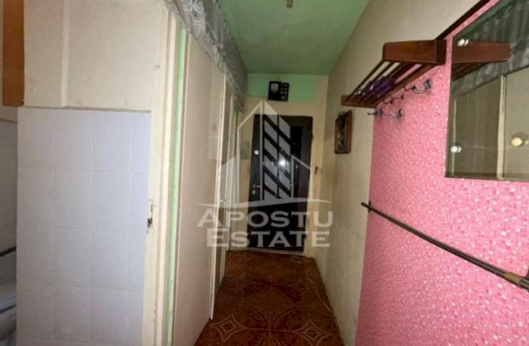 Vanzare apartament 2 camere , centrala proprie, zona Spitalul Judetean