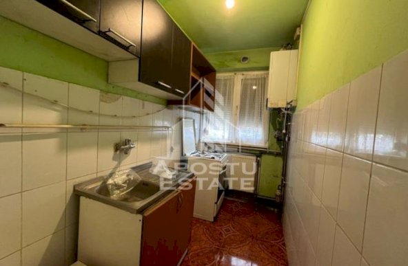 Vanzare apartament 2 camere , centrala proprie, zona Spitalul Judetean