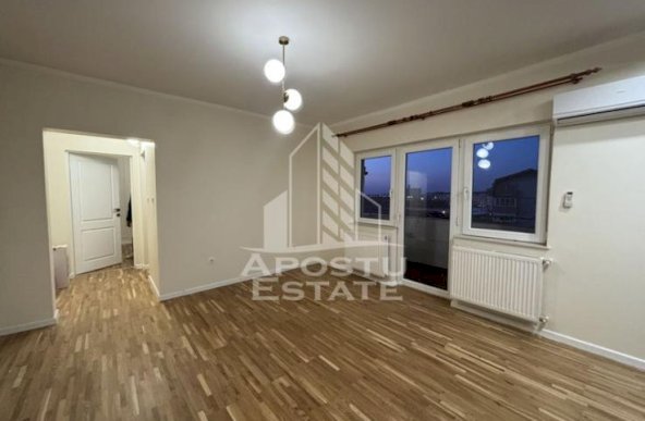 Apartament cu 4 camere in zona Dambovita, decomandat