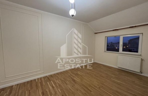 Apartament cu 4 camere in zona Dambovita, decomandat