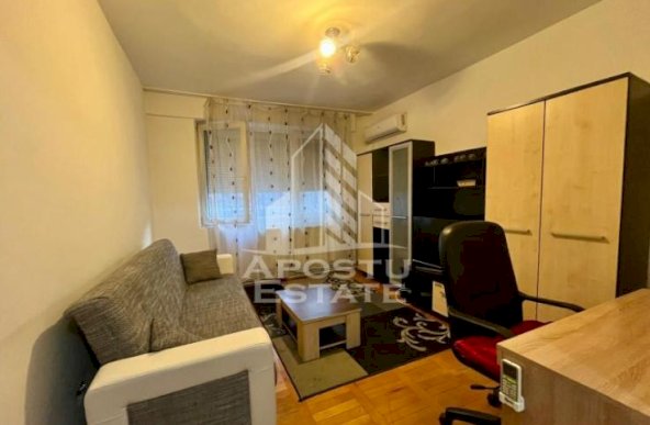 Apartament cu 2 camere, etaj intermediar, zona Lipovei