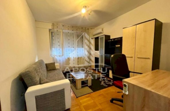 Apartament cu 2 camere, etaj intermediar, zona Lipovei