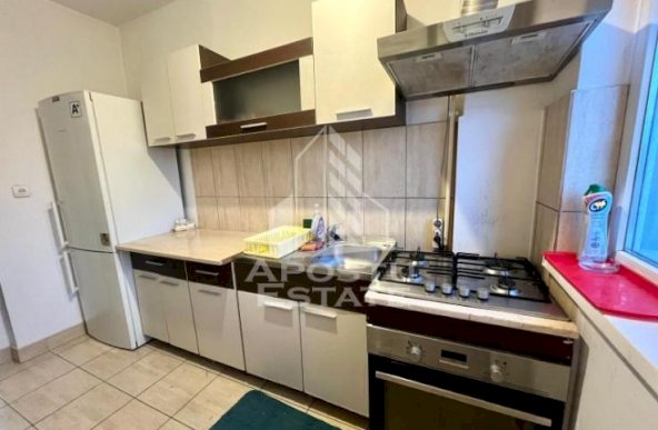 Apartament cu 2 camere, etaj intermediar, zona Lipovei