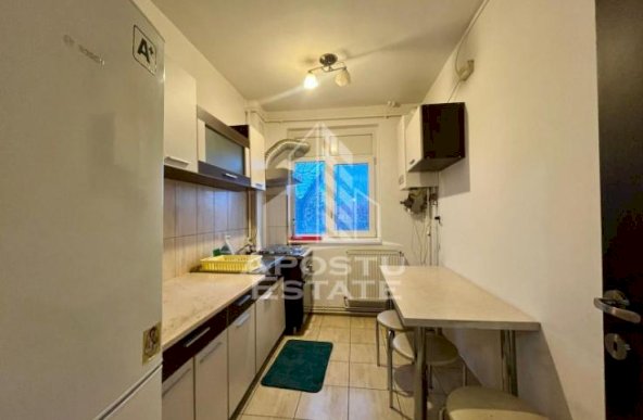 Apartament cu 2 camere, etaj intermediar, zona Lipovei