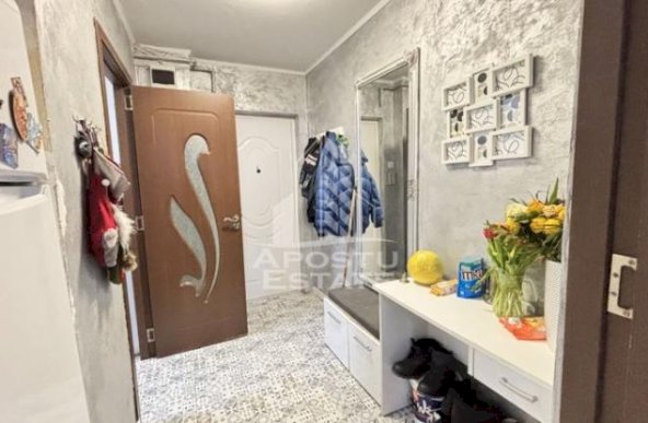 Apartament 3 camere, etaj intermediar, centrala proprie, zona Sagului