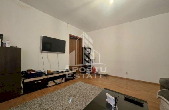 Apartament cu 2 camere, etaj intermediar, zona Iulius Mall