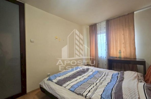 Apartament cu 2 camere, etaj intermediar, zona Iulius Mall