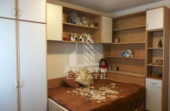 Apartament 3 camere,centrala proprie, zona Aradului