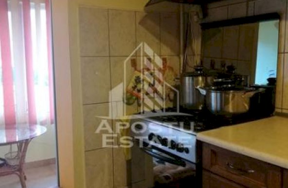 Apartament 3 camere,centrala proprie, zona Aradului