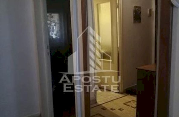 Apartament 3 camere,centrala proprie, zona Aradului