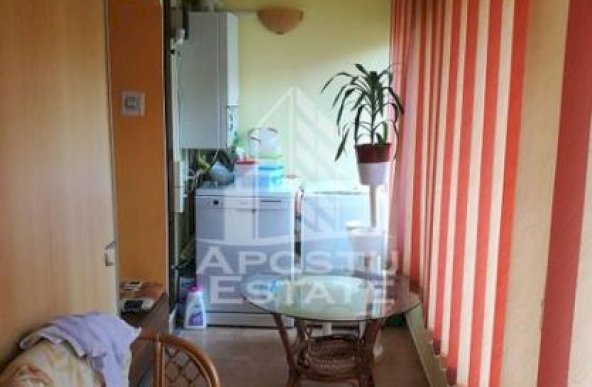 Apartament 3 camere,centrala proprie, zona Aradului