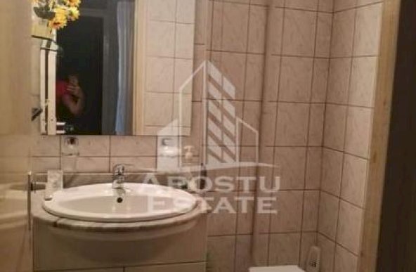 Apartament 3 camere,centrala proprie, zona Aradului