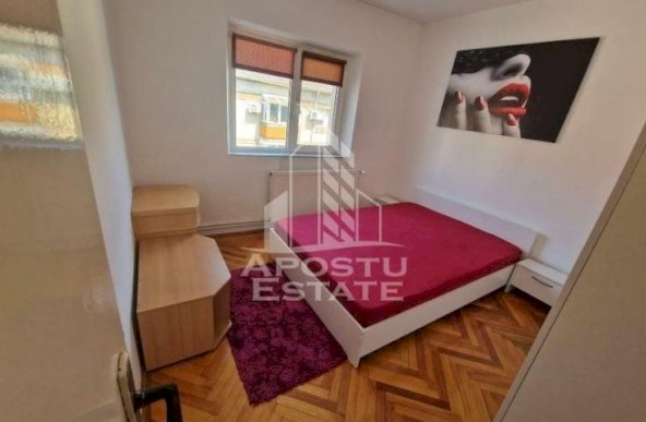 Apartament cu 3 camere in zona Complexului. centrala termica, boxa