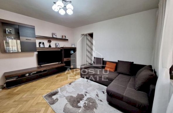 Apartament cu 3 camere, etajul 1,  centrala proprie, zona Girocului