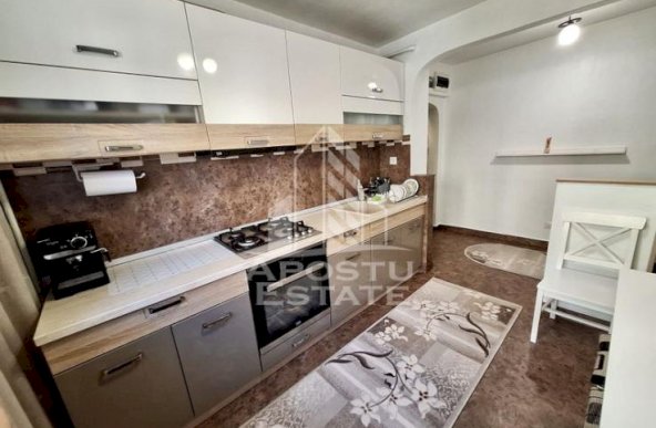 Apartament cu 3 camere, etajul 1,  centrala proprie, zona Girocului