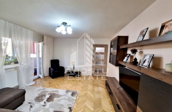 Apartament cu 3 camere, etajul 1,  centrala proprie, zona Girocului