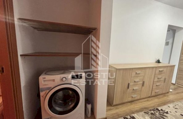 Apartament cu 3 camere, decomandat, etaj intermediar, zona Sagului