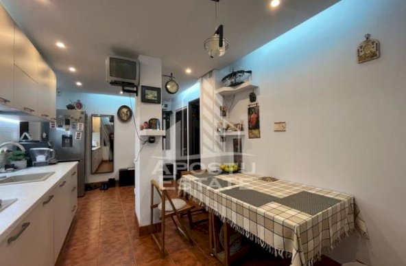 Apartament cu 3 camere, decomandat, renovat, zona Soarelui