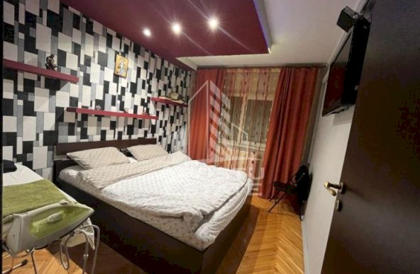 Apartament cu 3 camere, decomandat, renovat, zona Soarelui