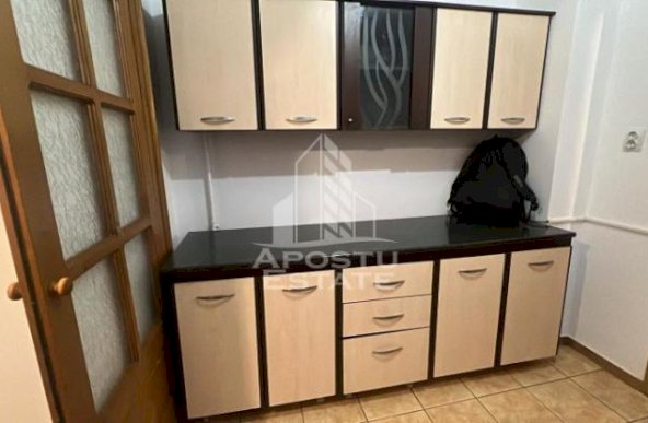 Apartament cu 2 camere decomandat, centrala proprie in zona Soarelui