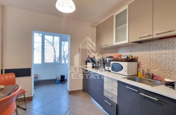 Apartament 2 camere, etaj 1, centrala proprie, zona Calea Lipovei