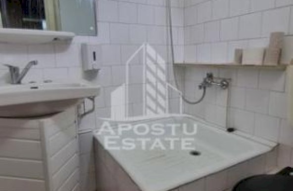 Apartament cu 3 camere, 2 bai, centrala proprie, zona Calea Lipovei