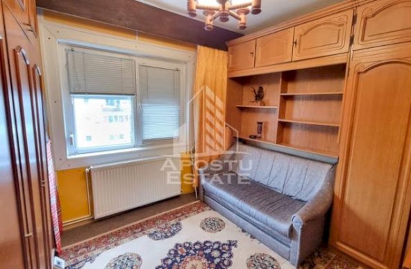 Apartament cu 3 camere, 2 bai, centrala proprie, zona Calea Lipovei