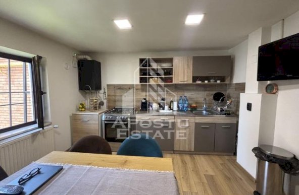 Apartament cu 4 camere pe doua niveluri in zona Stefan cel Mare, garaj