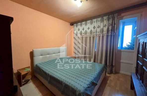 Apartament decomandat cu 3 camere, zona Dambovita