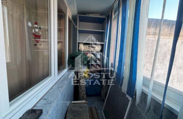 Apartament decomandat cu 3 camere, zona Dambovita