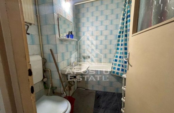 Apartament decomandat cu 3 camere, zona Dambovita