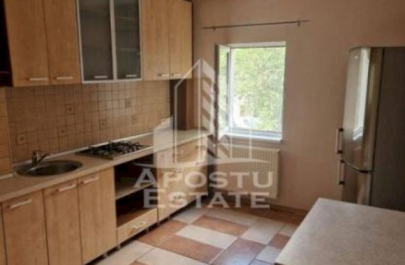 Apartament 2 camere , centrala proprie, zona Dambovita.