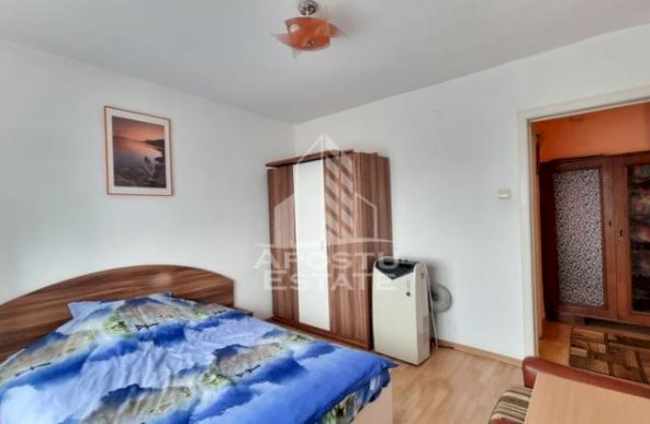 Apartament 2 camere, decomandat, zona Calea Lipovei