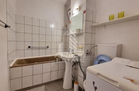 Apartament 2 camere, decomandat, zona Calea Lipovei