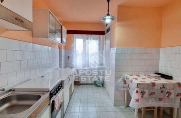 Apartament 2 camere, decomandat, zona Calea Lipovei