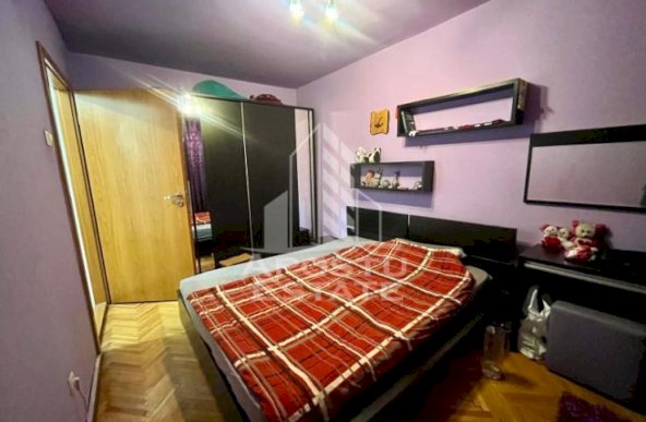 Apartament 3 camere,etaj 2,centrala proprie,zona Simion Barnutiu