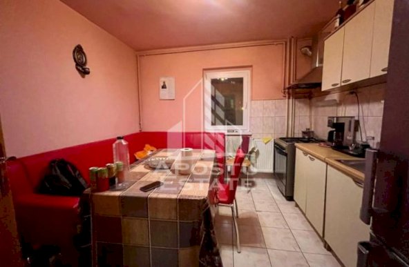 Apartament 3 camere,etaj 2,centrala proprie,zona Simion Barnutiu