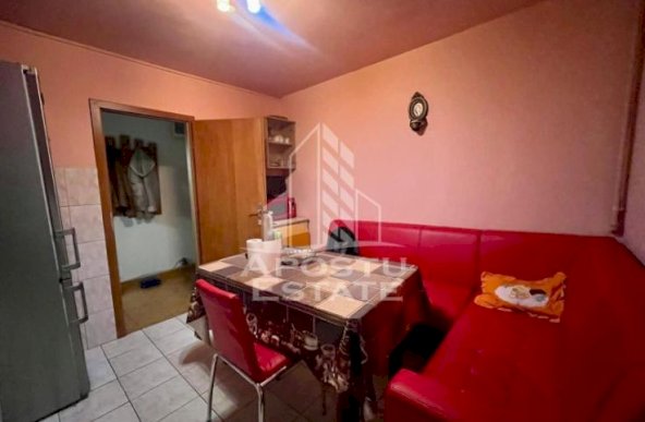 Apartament 3 camere,etaj 2,centrala proprie,zona Simion Barnutiu