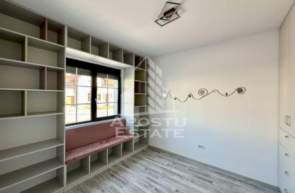 Jumatate de duplex cu 5 camere, Sanadrei