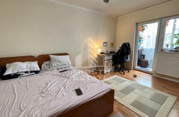 Apartament cu o camera, balcon, etaj intermediar, zona Buziasului