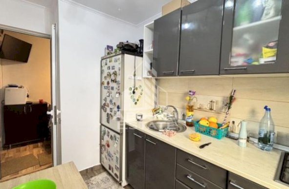 Apartament cu o camera, balcon, etaj intermediar, zona Buziasului