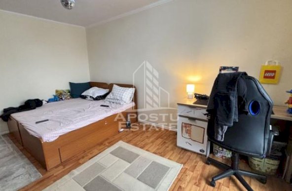 Apartament cu o camera, balcon, etaj intermediar, zona Buziasului