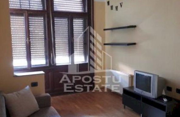 Apartament cu doua camere ,AC,centrala proprie,cladire istorica