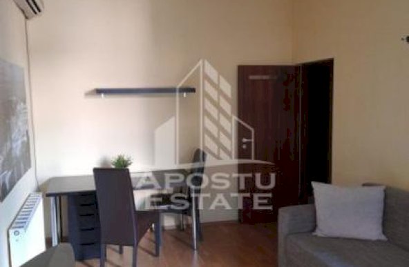 Apartament cu doua camere ,AC,centrala proprie,cladire istorica