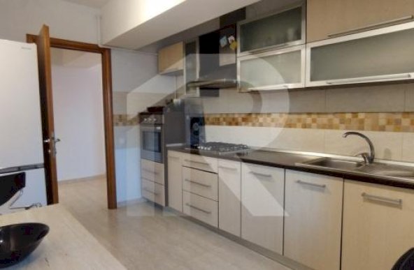 Apartament lux 3 camere+parcare Unirii-Alba Iulia